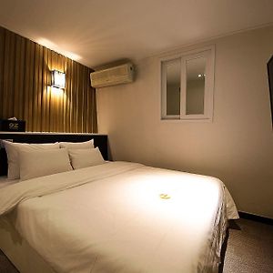 Ez Hotel